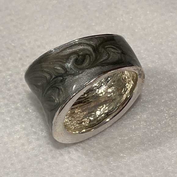 NWOT - Silver Statement Ring Smokey Gray Enamel Swirl Design - Size 8 - Picture 3 of 11